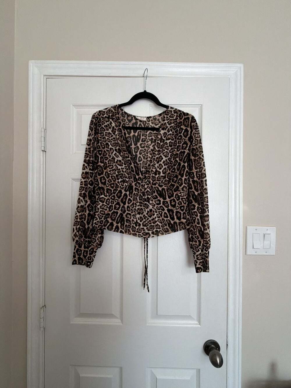 Ember Leopard Print Blouse Size M V-Neck Long Sleeve Tie Front